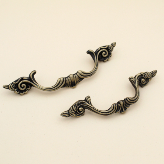 ABVIN Carving Pulls Vintage Unique Cabinet Beautiful Drawer Decorative Dresser Knobs Pulls - Pure Brass - Antique Finish - 1 Pcs