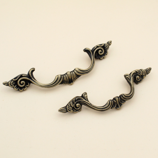 ABVIN Carving Pulls Vintage Unique Cabinet Beautiful Drawer Decorative Dresser Knobs Pulls - Pure Brass - Antique Finish - 1 Pcs